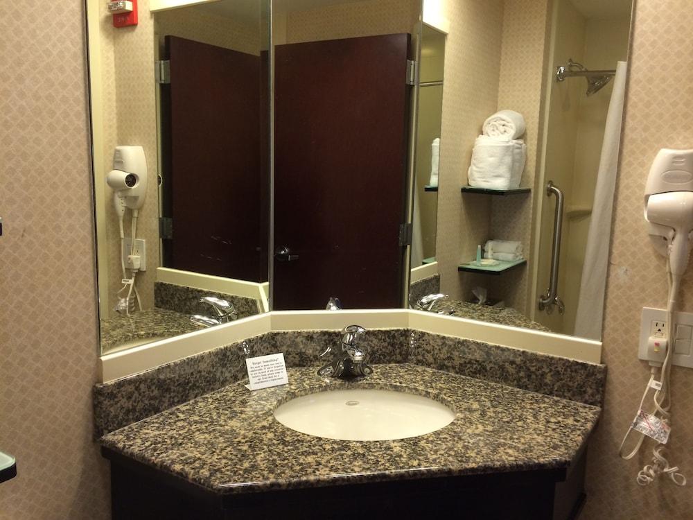 Comfort Inn & Suites Laguardia Airport New York Exterior photo