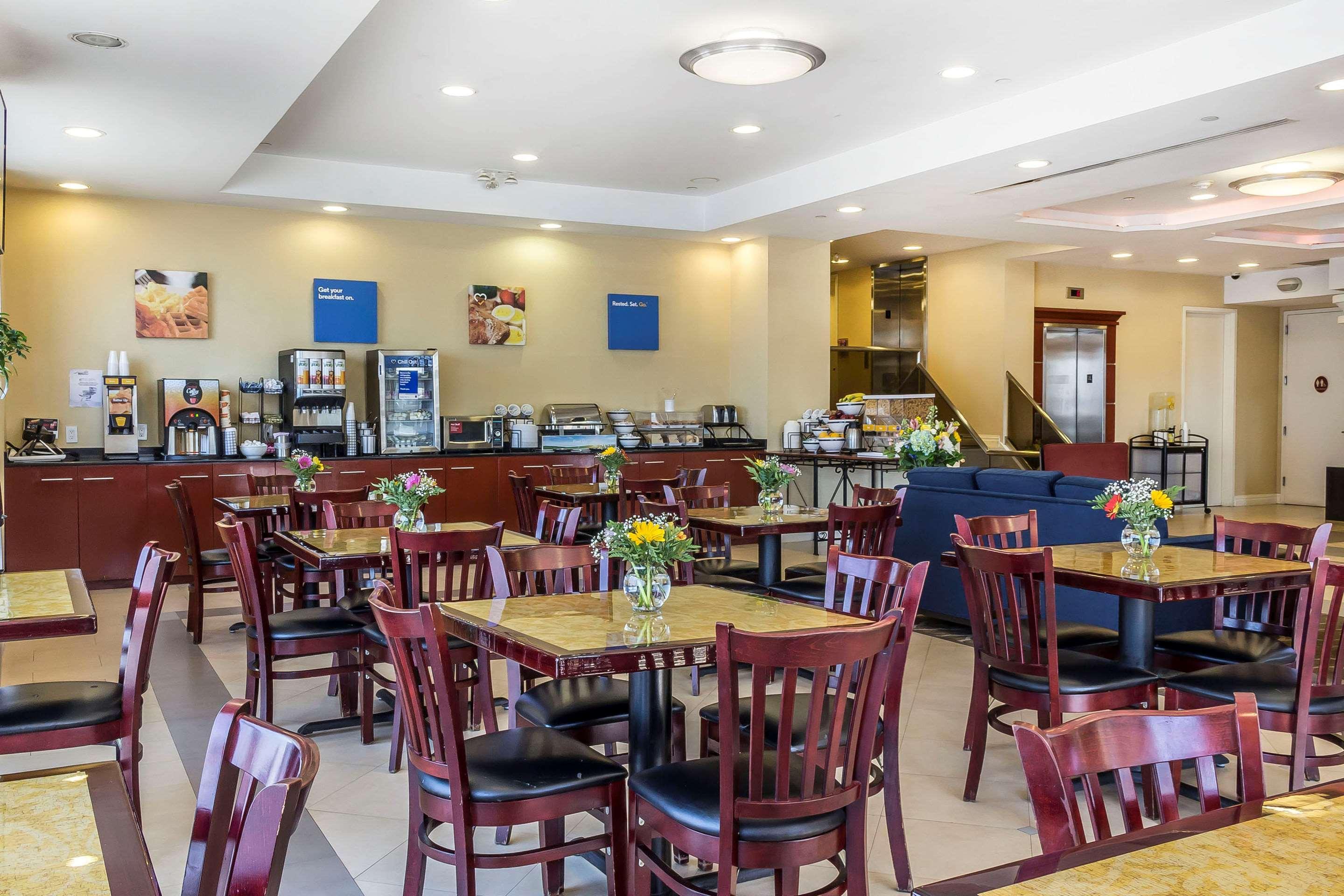 Comfort Inn & Suites Laguardia Airport New York Exterior photo