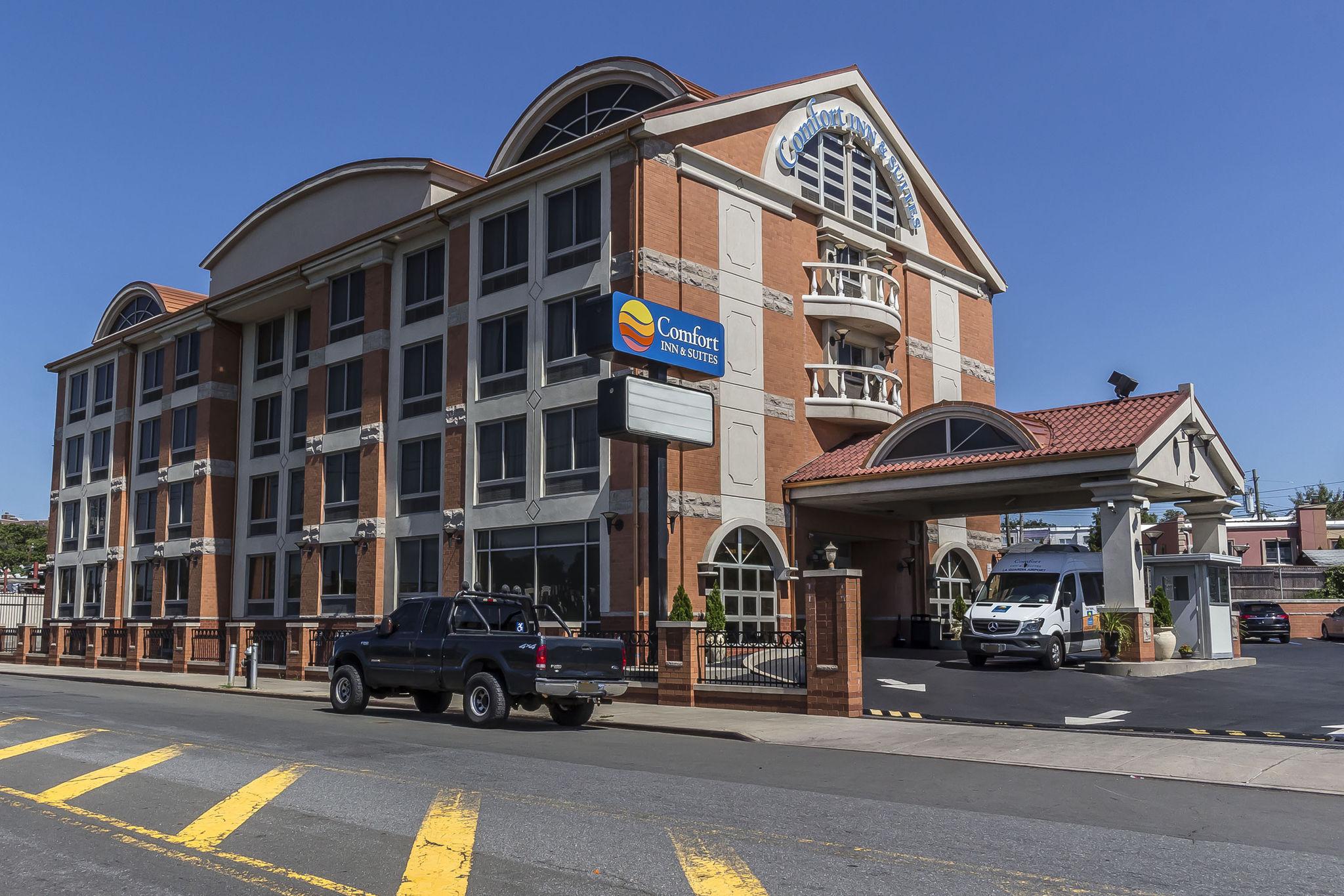 Comfort Inn & Suites Laguardia Airport New York Exterior photo