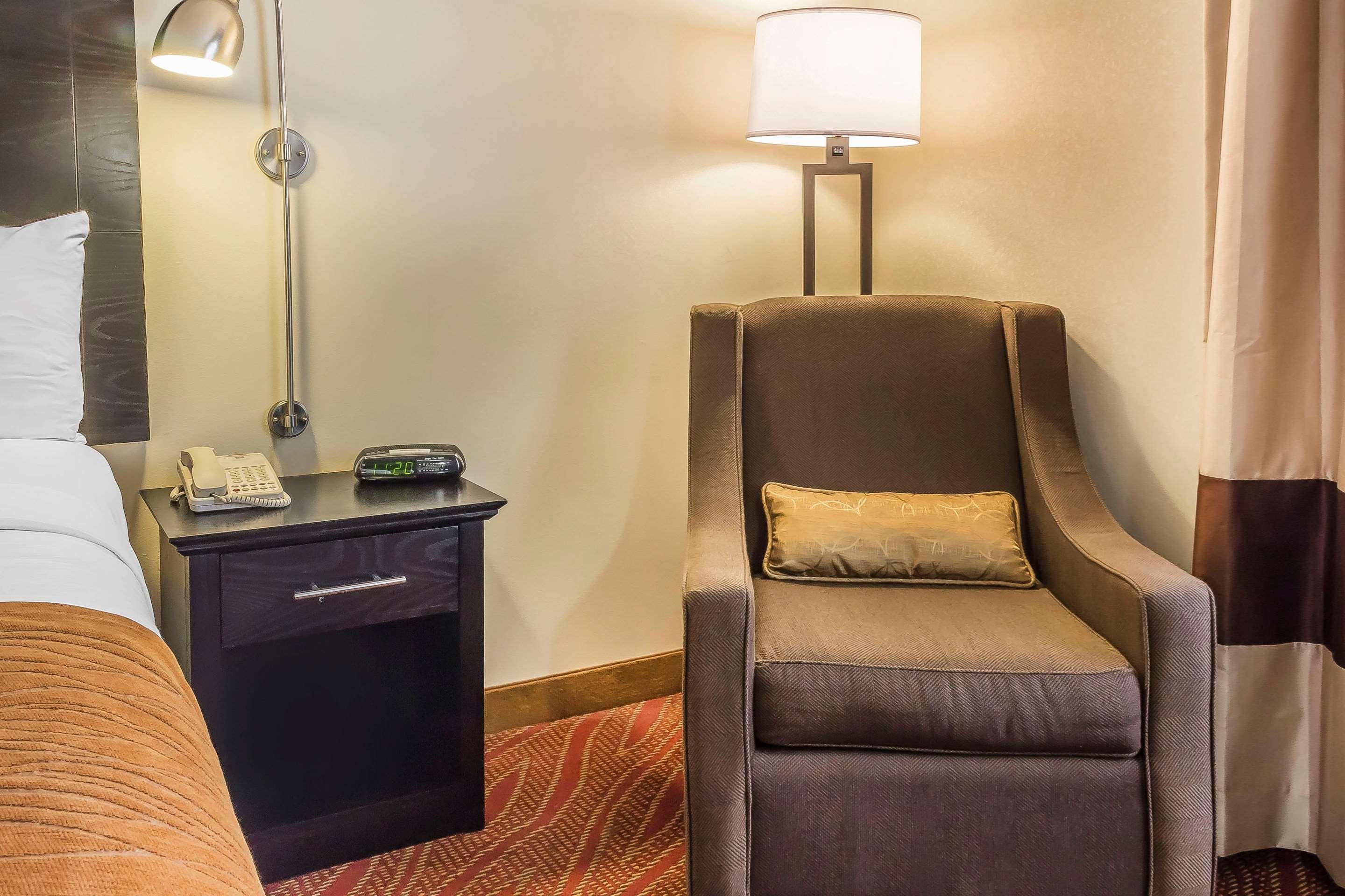 Comfort Inn & Suites Laguardia Airport New York Exterior photo