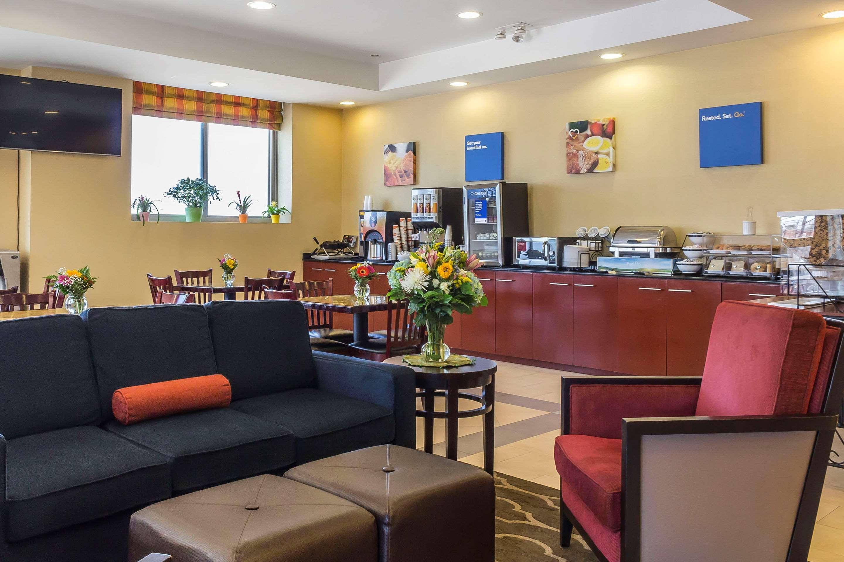 Comfort Inn & Suites Laguardia Airport New York Exterior photo